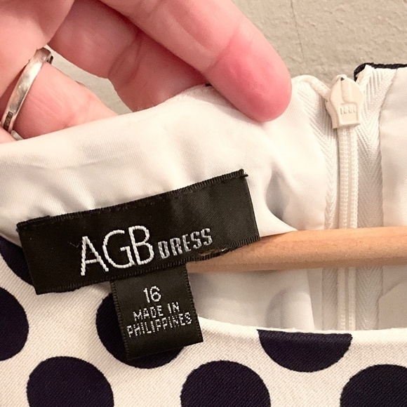 AGB Dress Sleeveless Polka Dot Cream/navy Peplum sides Belted Plus Size 16 FLAW - Picture 2 of 14